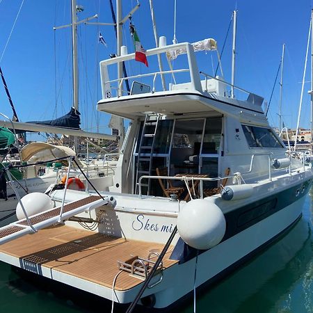 Hotel She'S Mine Yacht à Catane Extérieur photo