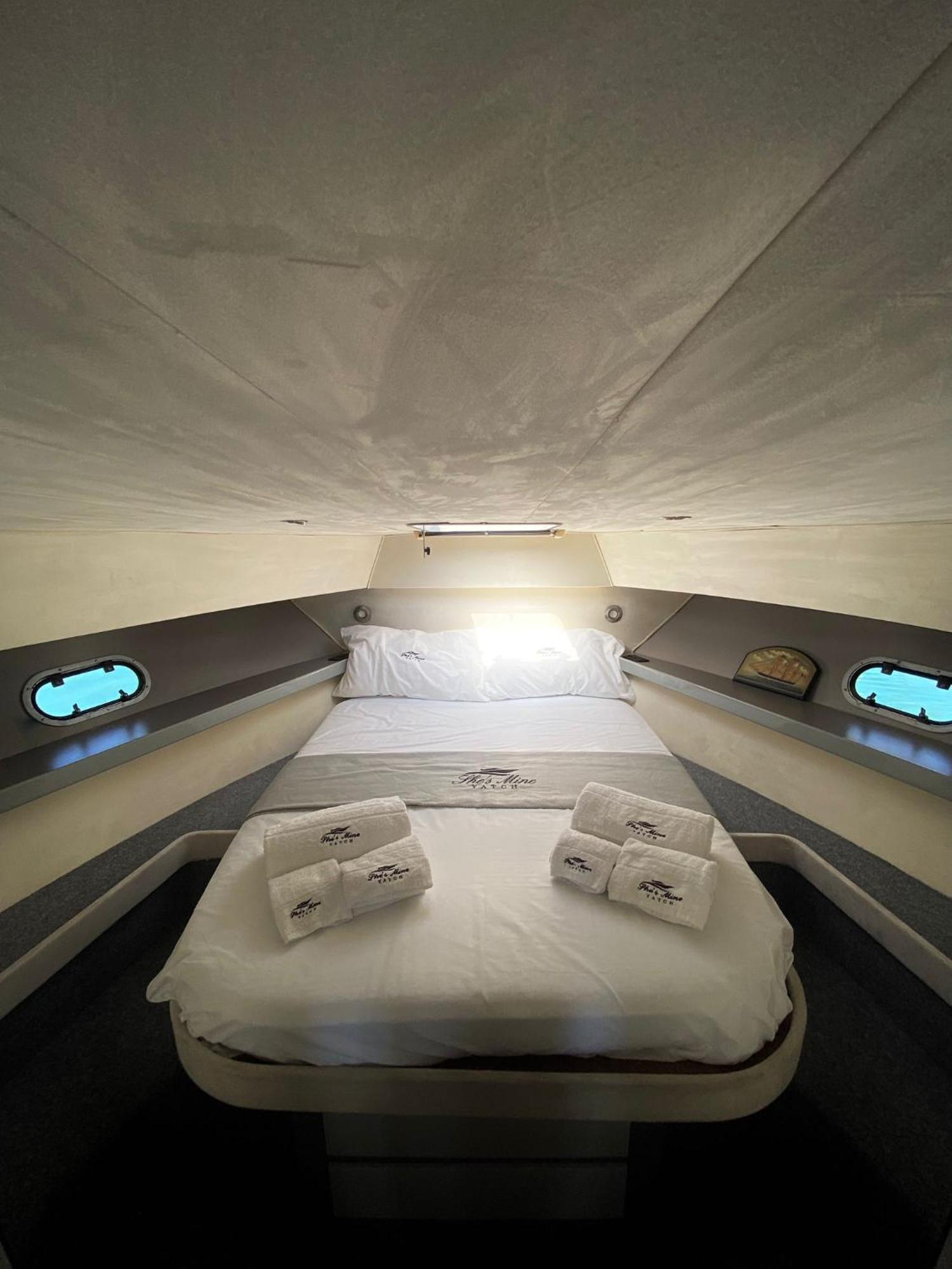 Hotel She'S Mine Yacht à Catane Extérieur photo