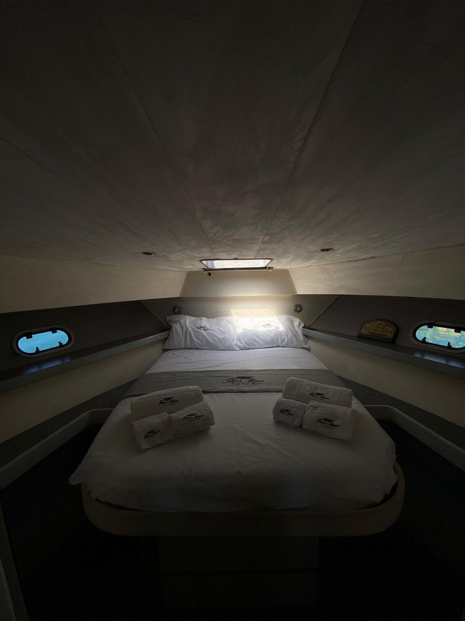 Hotel She'S Mine Yacht à Catane Extérieur photo