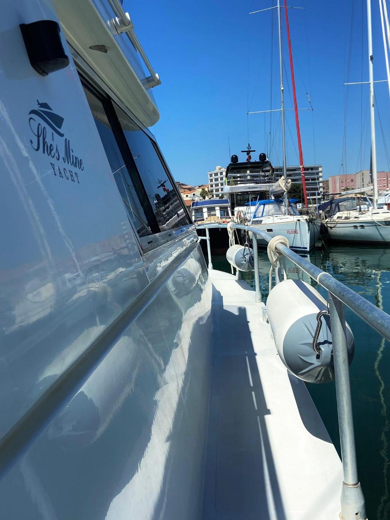 Hotel She'S Mine Yacht à Catane Extérieur photo